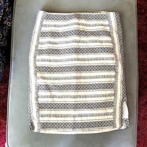 5/$25 Embroidered pencil skirt